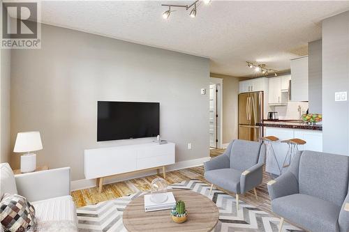 226 Clarke Street N Unit# 1, Woodstock, ON - Indoor Photo Showing Living Room