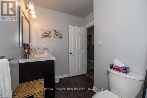 975 5Th W, Owen Sound, ON - Indoor Photo Showing Bathroom