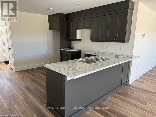 1093 Waterloo Street N, Saugeen Shores, ON - Indoor Photo Showing Kitchen With Double Sink