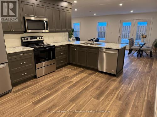 1093 Waterloo Street N, Saugeen Shores, ON - Indoor Photo Showing Kitchen With Double Sink