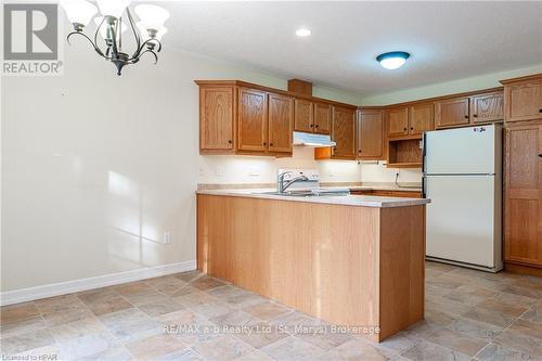 7 - 20 Huron Street N, St. Marys, ON - Indoor Photo Showing Kitchen