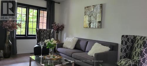 50 Sherwood Avenue, Toronto, ON - Indoor Photo Showing Living Room