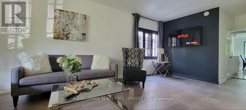 50 Sherwood Avenue, Toronto, ON - Indoor Photo Showing Living Room