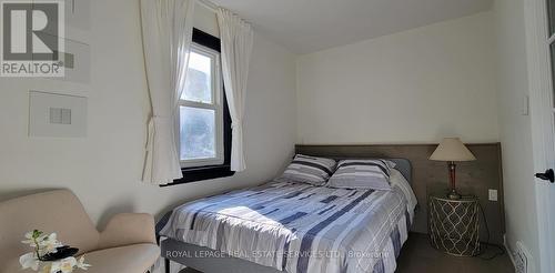 50 Sherwood Avenue, Toronto, ON - Indoor Photo Showing Bedroom