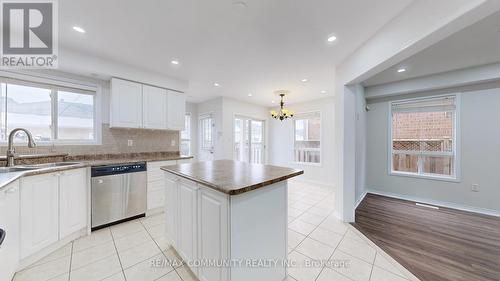 214 Whites Hill Avenue, Markham, ON - Indoor Photo Showing Kitchen With Double Sink