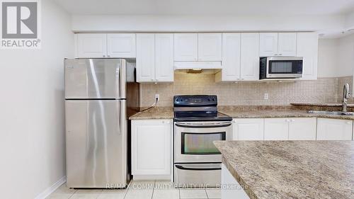 214 Whites Hill Avenue, Markham, ON - Indoor Photo Showing Kitchen