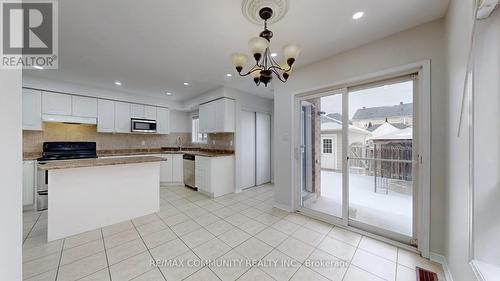 214 Whites Hill Avenue, Markham, ON - Indoor Photo Showing Kitchen