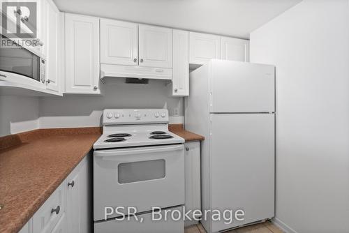 303 - 160 Wellington Street E, Aurora, ON - Indoor Photo Showing Kitchen