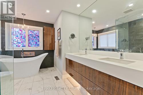 2227 Pheasant Lane, Oakville, ON - Indoor Photo Showing Bathroom