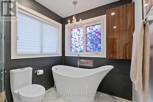 2227 Pheasant Lane, Oakville, ON - Indoor Photo Showing Bathroom