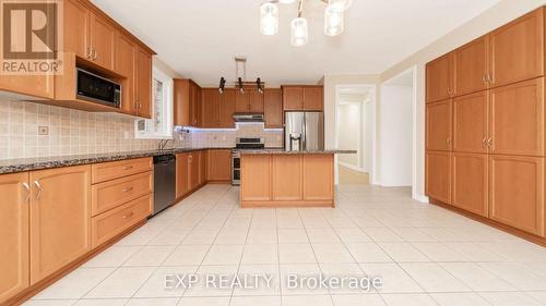 7 Wynview Street, Brampton, ON - Indoor Photo Showing Kitchen