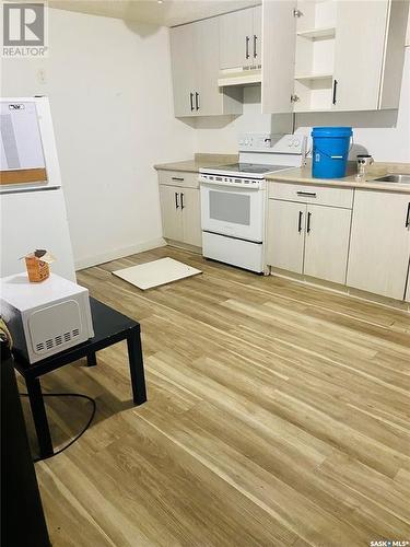 1909 22Nd Street W, Saskatoon, SK - Indoor Photo Showing Kitchen