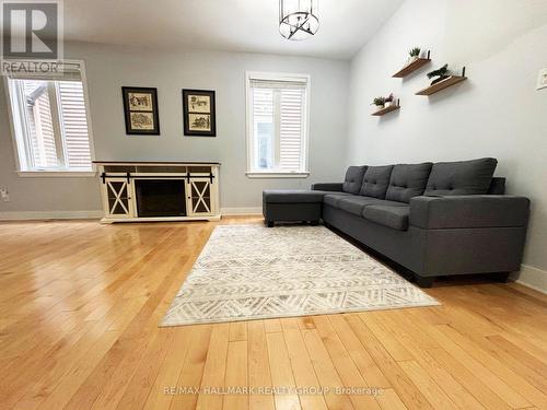 737 White Alder Avenue, Ottawa, ON - Indoor Photo Showing Living Room