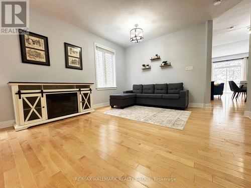 737 White Alder Avenue, Ottawa, ON - Indoor Photo Showing Living Room