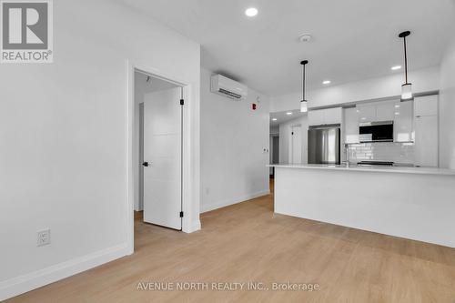 103 - 368 Tweedsmuir Avenue E, Ottawa, ON - Indoor Photo Showing Kitchen