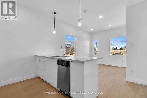 103 - 368 Tweedsmuir Avenue E, Ottawa, ON - Indoor Photo Showing Kitchen