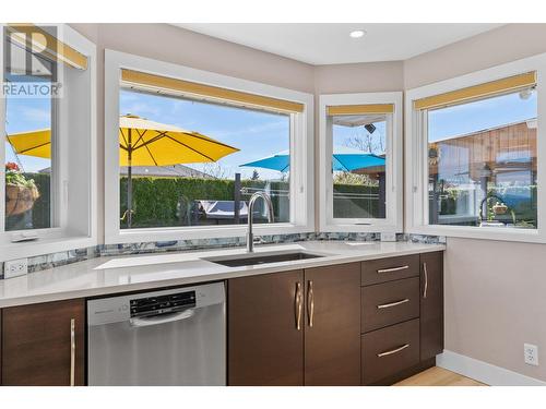 2663 Paula Road, West Kelowna, BC - Indoor Photo Showing Kitchen