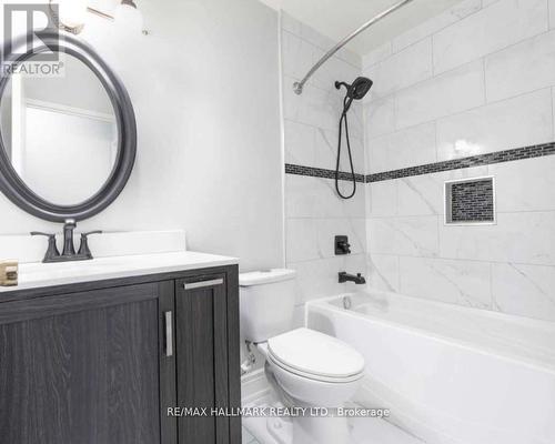 106 - 936 Glen Street, Oshawa, ON - Indoor Photo Showing Bathroom