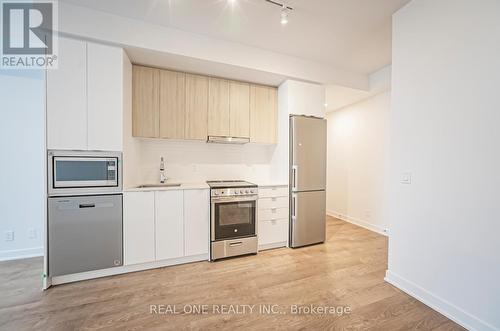 A2606 - 30 Upper Mall Way, Vaughan, ON - Indoor Photo Showing Kitchen