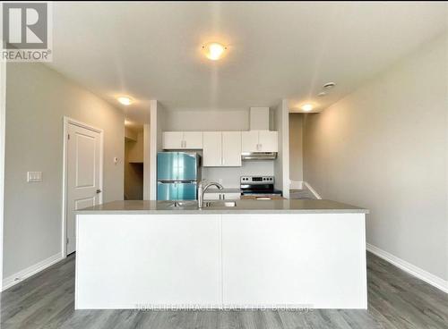 6705 Cropp Street, Niagara Falls, ON - Indoor Photo Showing Kitchen