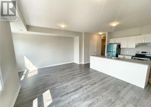 6705 Cropp Street, Niagara Falls, ON - Indoor Photo Showing Kitchen