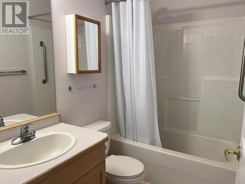 6805 Cottonwood Drive Unit# 210, Osoyoos, BC - Indoor Photo Showing Bathroom