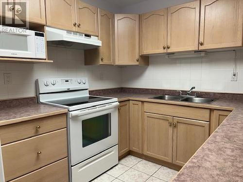 6805 Cottonwood Drive Unit# 210, Osoyoos, BC - Indoor Photo Showing Kitchen With Double Sink