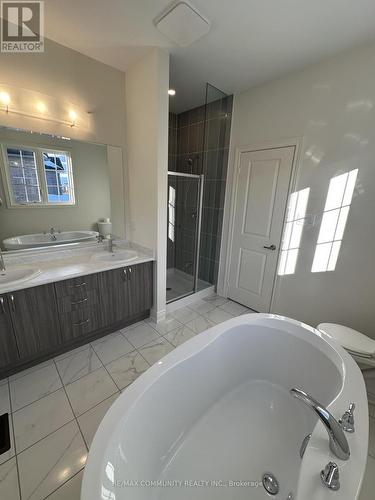 2225 Crystal Drive, Oshawa, ON - Indoor Photo Showing Bathroom