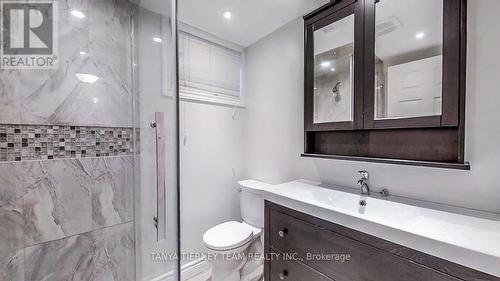 Lower - 718 Clarence Drive, Whitby, ON - Indoor Photo Showing Bathroom