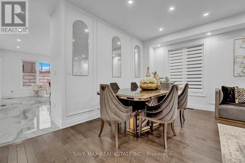 112 Holland Vista Street, East Gwillimbury, ON - Indoor Photo Showing Dining Room