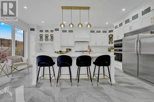 112 Holland Vista Street, East Gwillimbury, ON - Indoor Photo Showing Kitchen