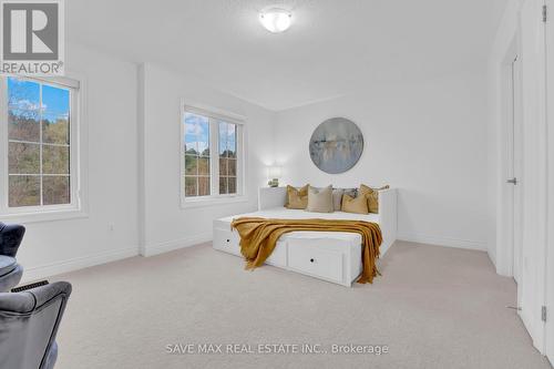 112 Holland Vista Street, East Gwillimbury, ON - Indoor Photo Showing Bedroom