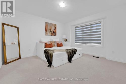 112 Holland Vista Street, East Gwillimbury, ON - Indoor Photo Showing Bedroom