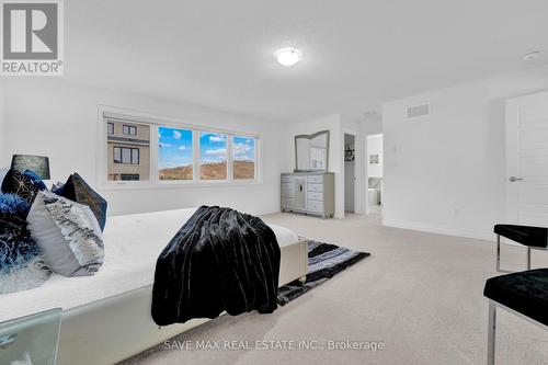 112 Holland Vista Street, East Gwillimbury, ON - Indoor Photo Showing Bedroom