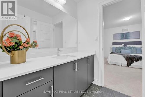 112 Holland Vista Street, East Gwillimbury, ON - Indoor Photo Showing Bathroom