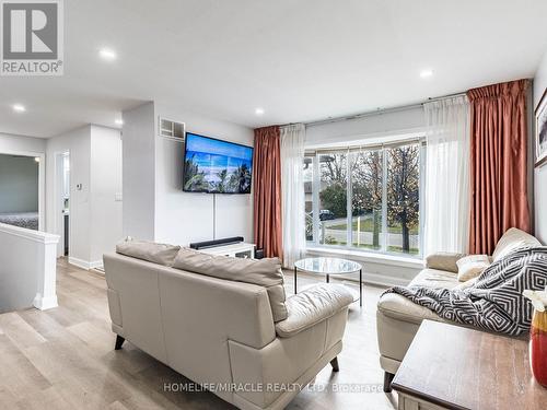 83 Nanwood Drive, Brampton, ON - Indoor Photo Showing Living Room