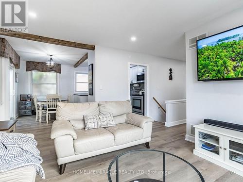 83 Nanwood Drive, Brampton, ON - Indoor Photo Showing Living Room