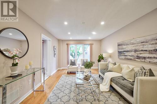 3 Resolute Drive, Hamilton, ON - Indoor Photo Showing Living Room