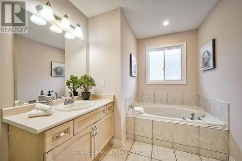 3 Resolute Drive, Hamilton, ON - Indoor Photo Showing Bathroom