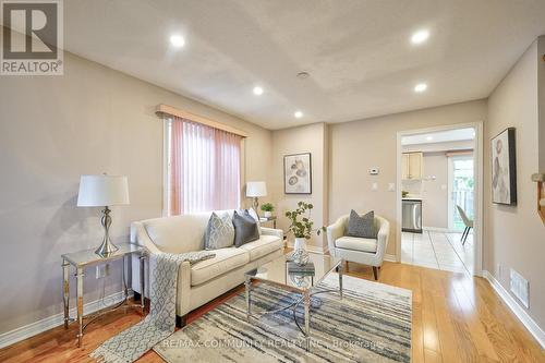 3 Resolute Drive, Hamilton, ON - Indoor Photo Showing Living Room