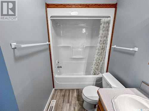 234 Burke Crescent, Swift Current, SK - Indoor Photo Showing Bathroom