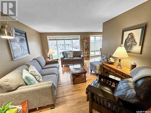 234 Burke Crescent, Swift Current, SK - Indoor Photo Showing Living Room