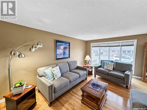 234 Burke Crescent, Swift Current, SK - Indoor Photo Showing Living Room