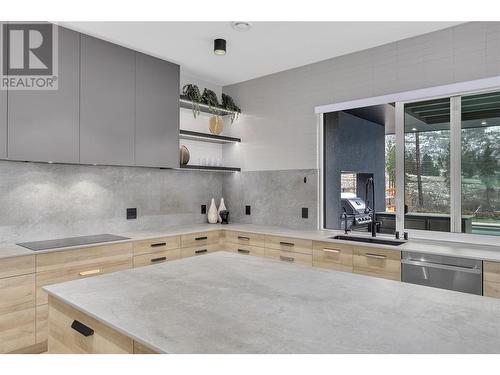 1297 Jack Smith Road, Kelowna, BC - Indoor Photo Showing Kitchen