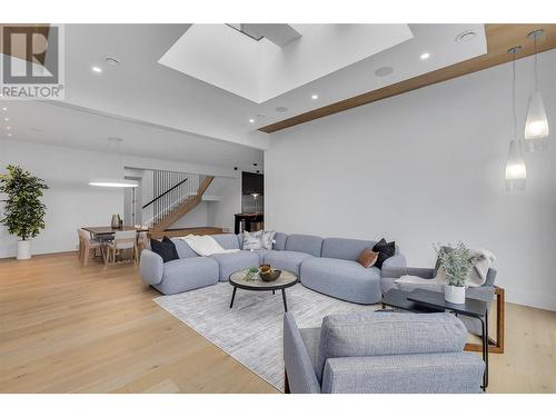 1297 Jack Smith Road, Kelowna, BC - Indoor Photo Showing Living Room