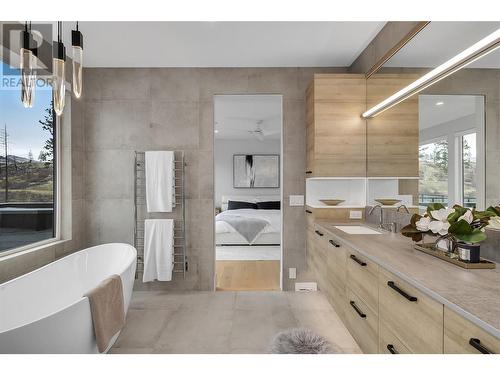 1297 Jack Smith Road, Kelowna, BC - Indoor Photo Showing Bathroom