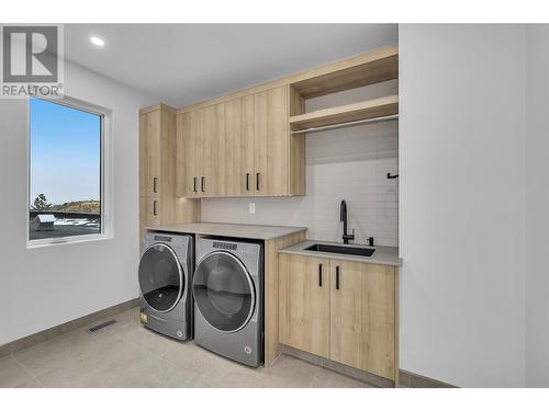 1297 Jack Smith Road, Kelowna, BC - Indoor Photo Showing Laundry Room