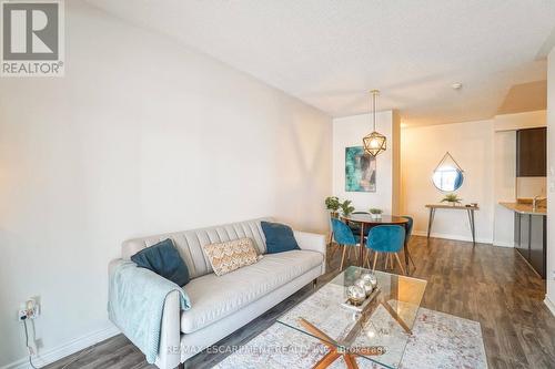 211 - 263 Georgian Drive, Oakville, ON - Indoor Photo Showing Living Room