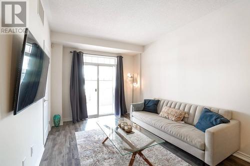 211 - 263 Georgian Drive, Oakville, ON - Indoor Photo Showing Living Room