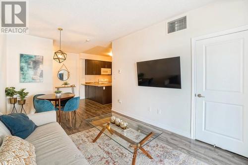 211 - 263 Georgian Drive, Oakville, ON - Indoor Photo Showing Living Room